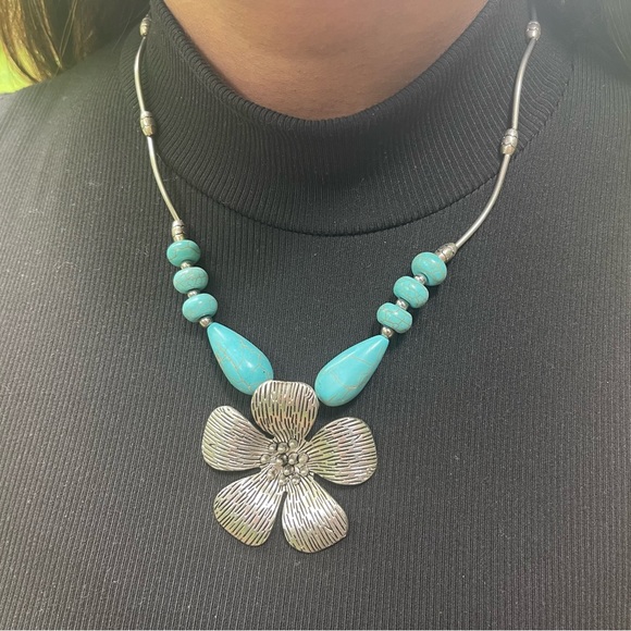 The Turquoise Beaded Necklace - Picture 2 of 2